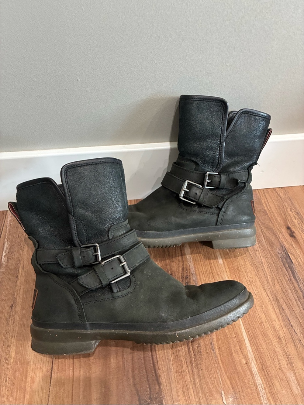 UGG Women 7 Black Buckle Strap Moto Boots Winter Zip Sherpa Lined Mid Calf Boots